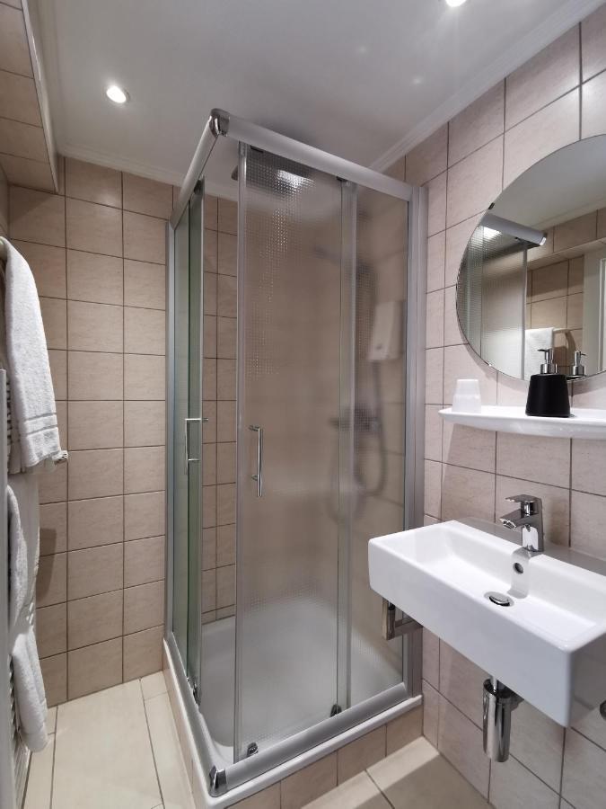 Bivius Hotel Restaurant Luxembourg Strassen Eksteriør billede