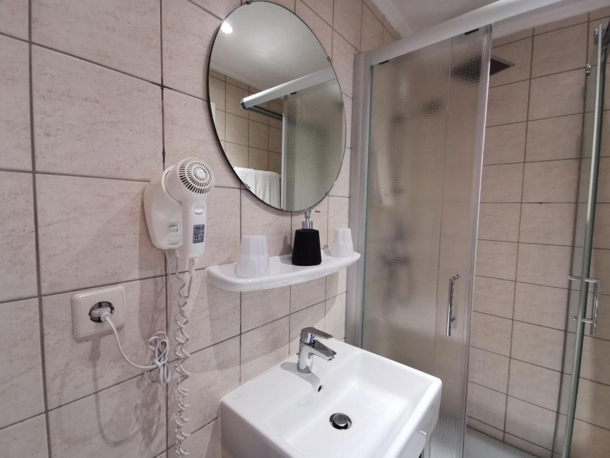 Bivius Hotel Restaurant Luxembourg Strassen Eksteriør billede