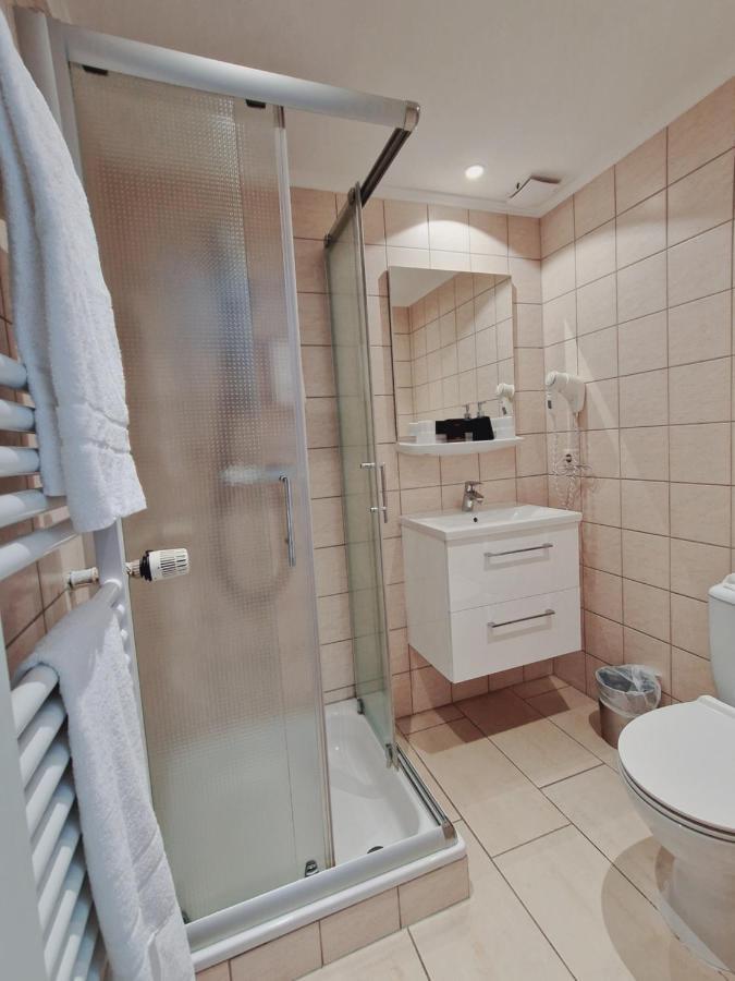 Bivius Hotel Restaurant Luxembourg Strassen Eksteriør billede