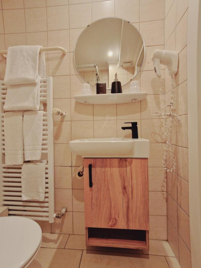Bivius Hotel Restaurant Luxembourg Strassen Eksteriør billede