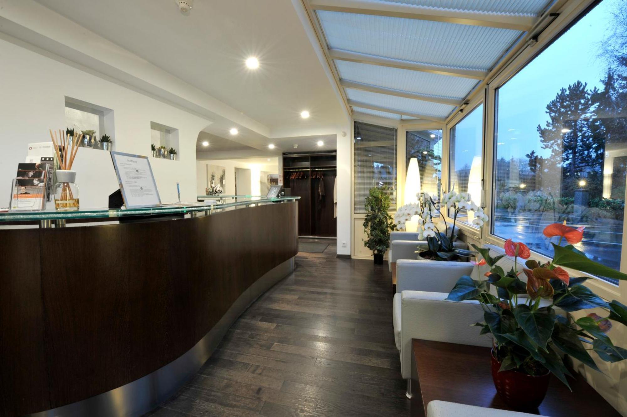 Bivius Hotel Restaurant Luxembourg Strassen Eksteriør billede