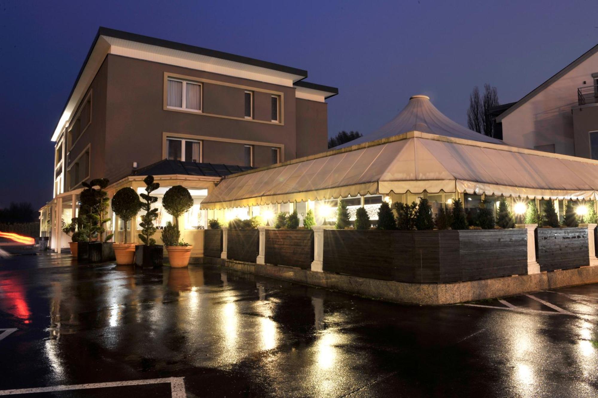 Bivius Hotel Restaurant Luxembourg Strassen Eksteriør billede
