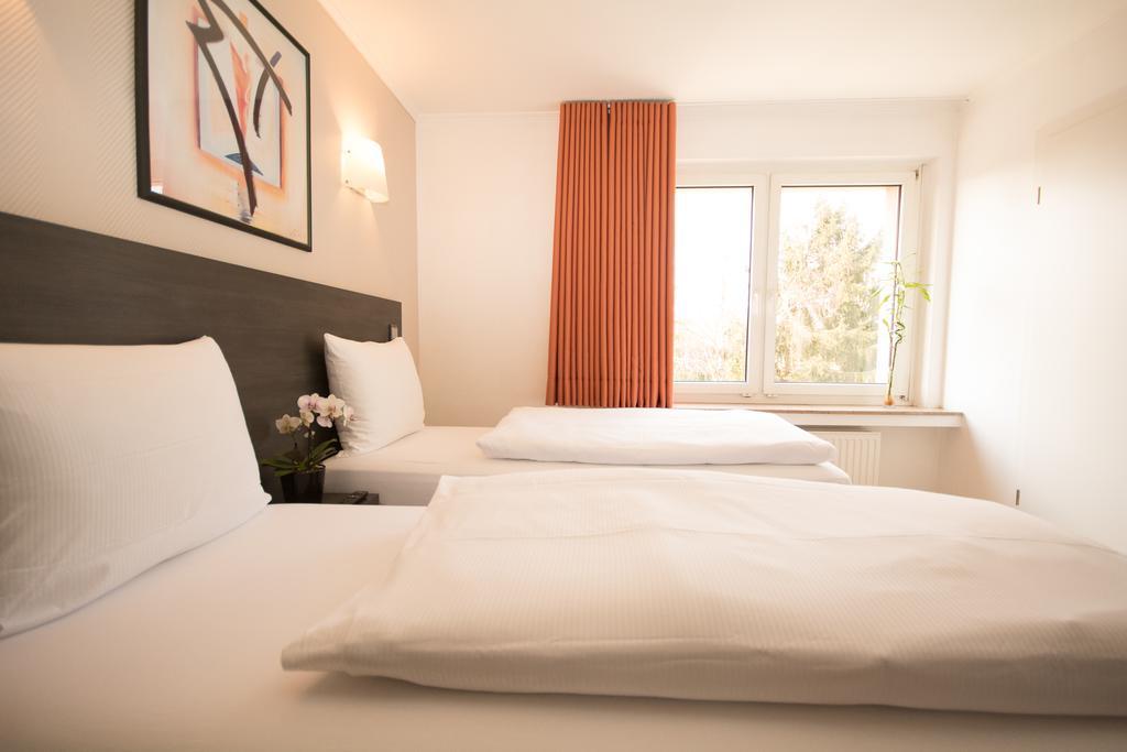 Bivius Hotel Restaurant Luxembourg Strassen Eksteriør billede