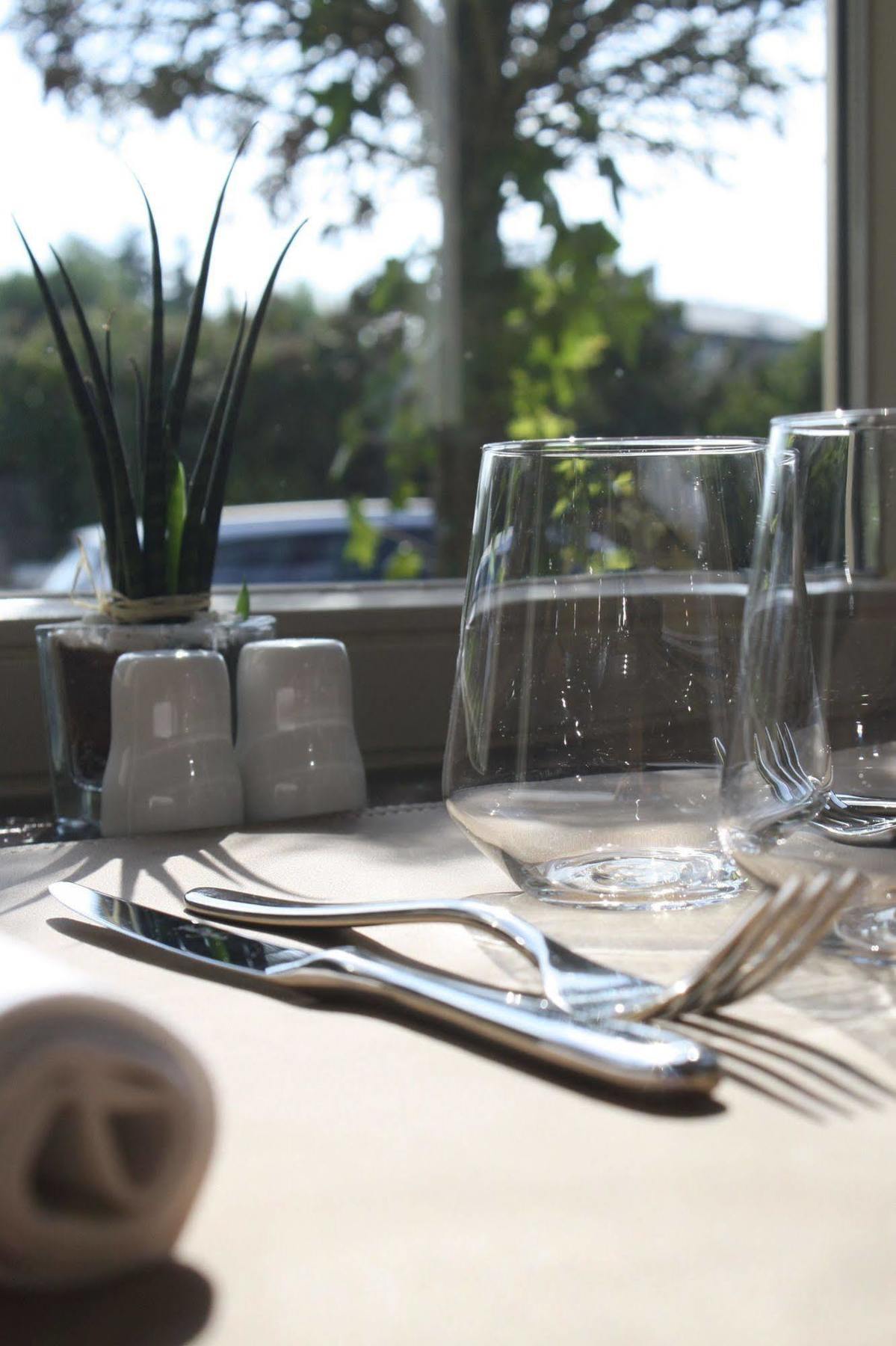 Bivius Hotel Restaurant Luxembourg Strassen Eksteriør billede
