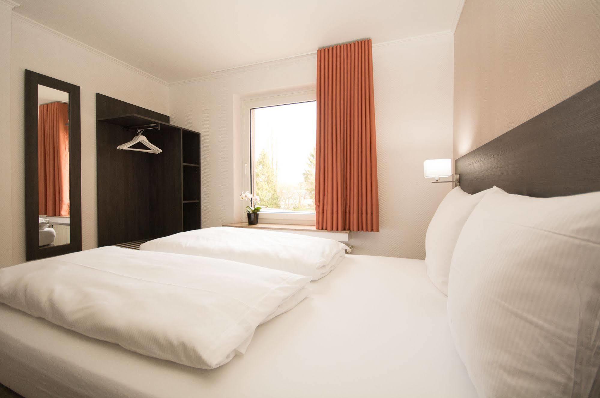 Bivius Hotel Restaurant Luxembourg Strassen Eksteriør billede