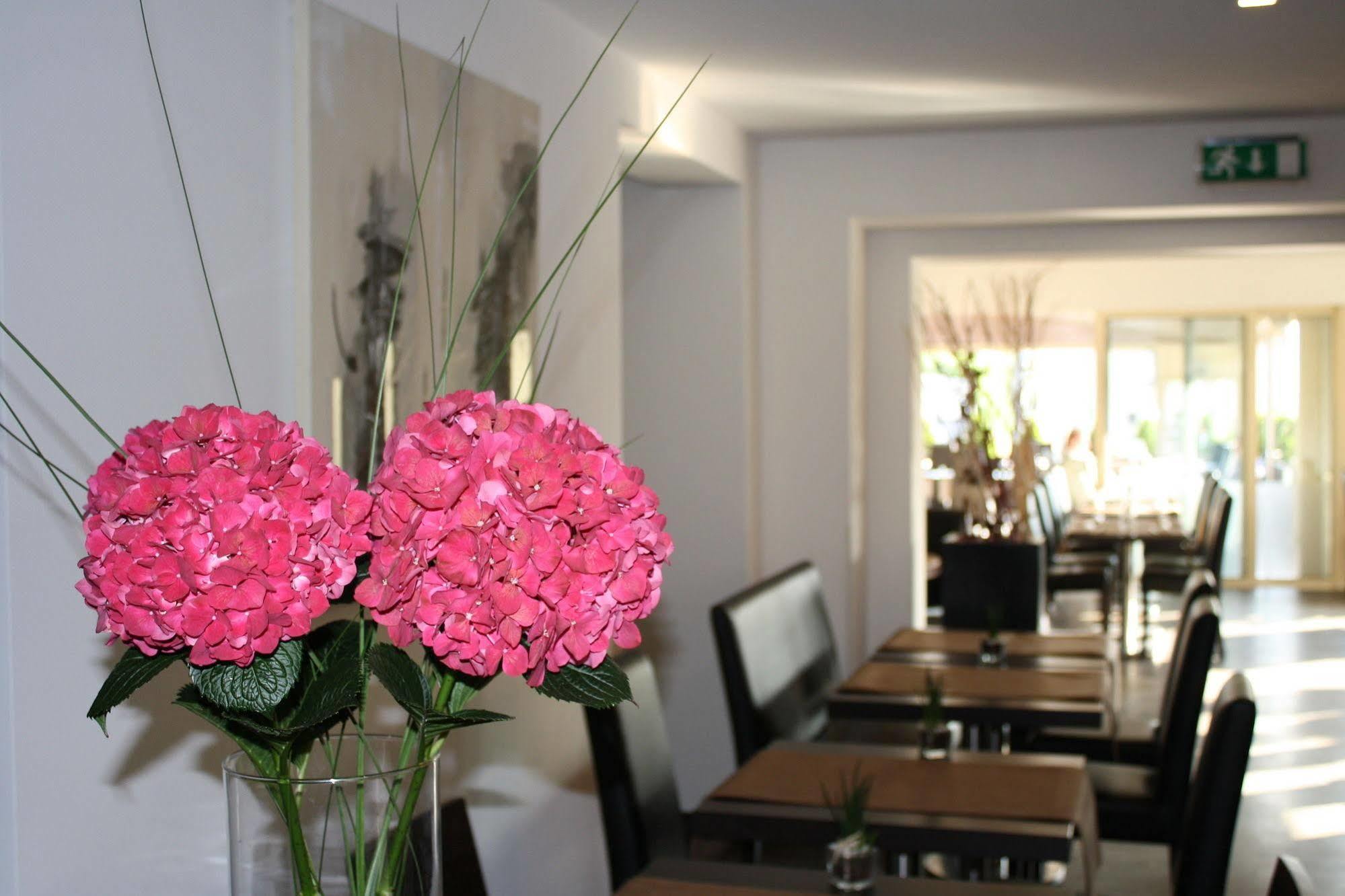Bivius Hotel Restaurant Luxembourg Strassen Eksteriør billede